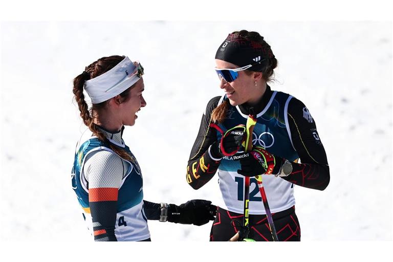 Darija Neprjajeva (l) erklärt ihren Pauxpas.