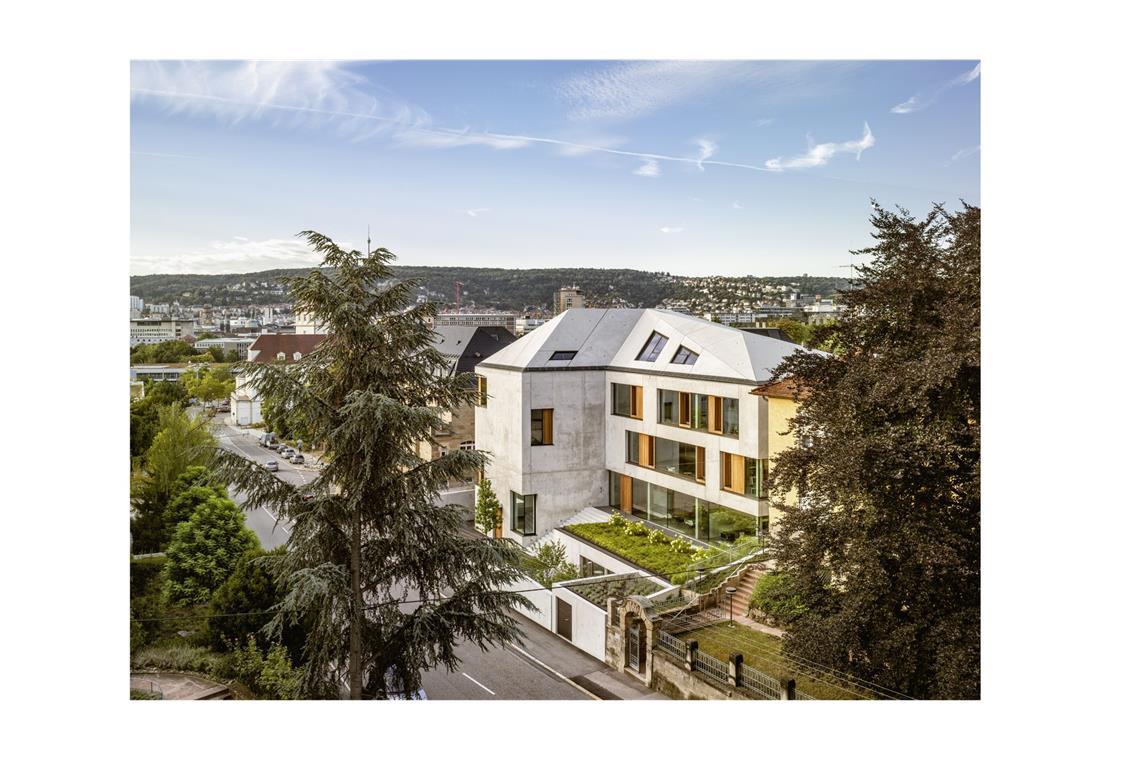 Zwei Stuttgarter Architekten entwerfen die schönsten Wohnkonzepte im Land Darunter auch das Büro Blocher Partners aus Stuttgart, deren Innenarchitekturprojekte bereits vielfach ausgezeichnet wurden. . Und im Buch vertreten ist auch . . .