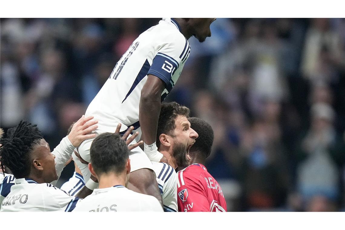 Das 2:0 erzielte Thomas Müller (rechts) per Elfmeter.