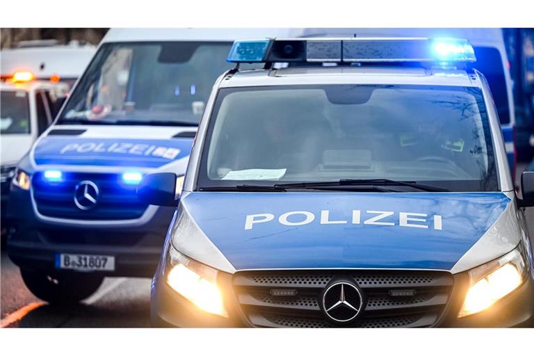 Das 33-jährige Opfer des Messerangriffs an einer Bushaltestelle in Neukölln schwebt nicht mehr in Lebensgefahr. (Symbolbild)