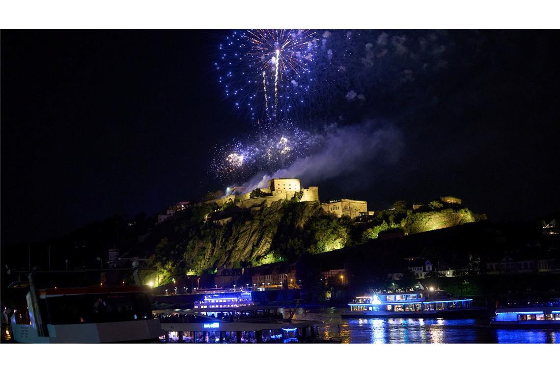 Bilder des Tages Das Abschlussfeuerwerk von „Rhein in Flammen“ wird auf der Festung Ehrenbereitstein hoch über dem Zusammenfluss von Rhein und Mosel abgeschossen.