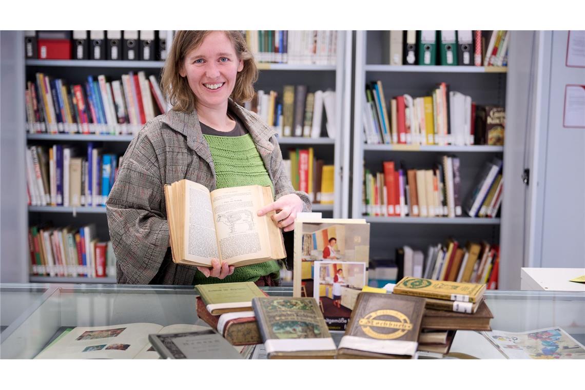 Pfauenpastete, Reiherbrust - und magere Kochkompetenz Das älteste Rezeptbuch in der Deutschen Kochbuchbibliothek ist etwa 300 Jahre alt. Museumsleiterin Mira van Leewen stellt es vor.