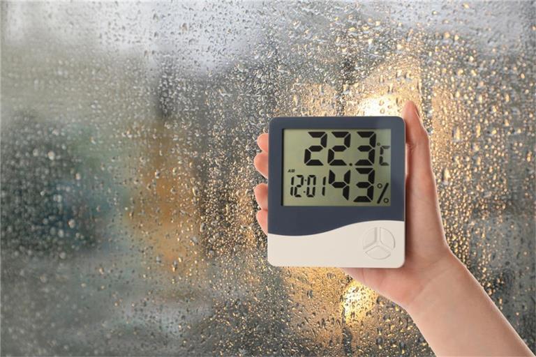 Das aktuell anhaltende Regenwetter sorgt für eine hohe Luftfeuchtigkeit. Aber wie viel Luftfeuchte ist normal?