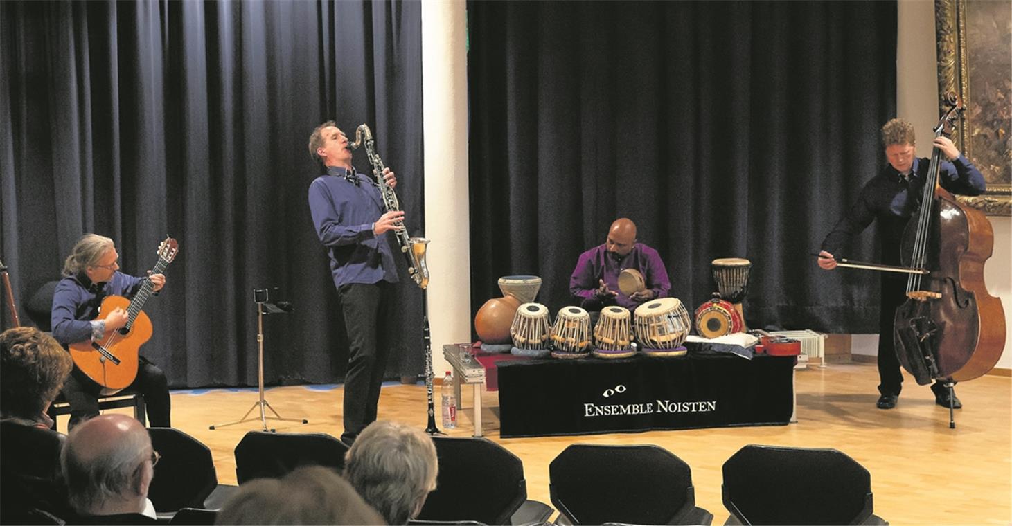 Das aktuelle Programm des Ensembles Noisten heißt „Curry auf Oliven“, wobei Olive für Klezmer und Curry für die durchgehend präsente indisch-tamilische Klangfarbenkomponente der Percussioninstrumente steht. Foto: J. Fiedler