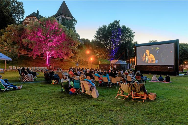 Das Ambiente fürs Sommernachtskino im Murrhardter Stadtgarten verspricht genussvolle Kinoabende. Archivfoto: Stefan Bossow