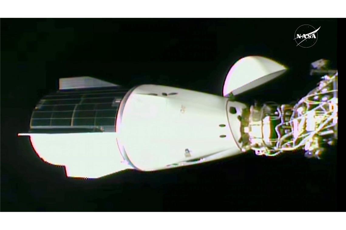 Rückkehr-Mission für gestrandete Astronauten erreicht ISS Das Andocken der SpaceX-Kapsel an die Internationale Raumstation.