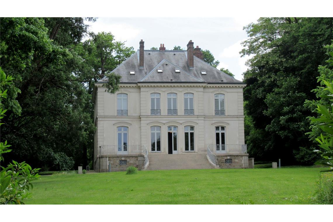 Lagerfeld-Villa bei Paris für rund 5 Millionen Euro verkauft Das Anwesen von Karl Lagerfeld vor den Toren von Paris wurde nur knapp über dem Schätzwert verkauft. (Archivbild)