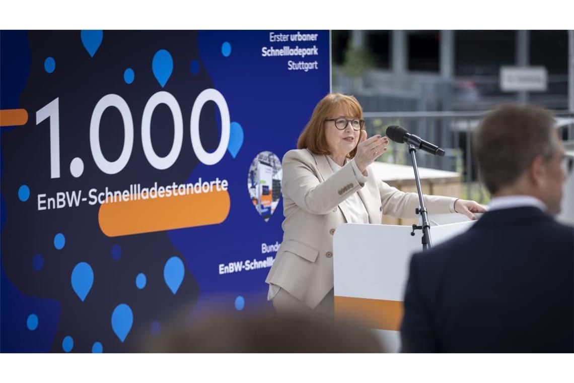 Das Aus für den Mitarbeiter-Ladetarif könnte ihren Abschied überschatten: die einstige EnBW-Personalvorständin Colette Rückert-Hennen bei der Einweihung der 1000. Schnellladestation.