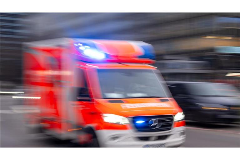 Das Auto krachte in den Rettungswagen. (Symbolbild)