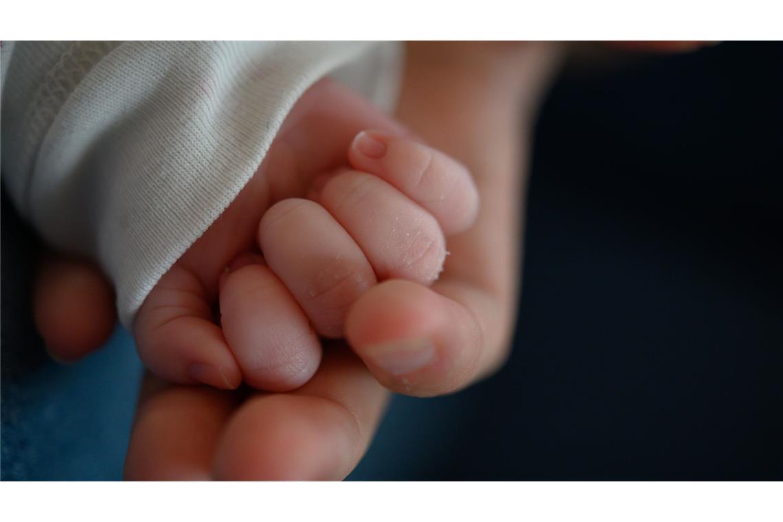 Frau soll Neugeborenes für 2000 Euro verkauft haben Das Baby wurde nach den Festnahmen in einer Kinderschutzeinrichtung untergebracht. (Symbolbild)