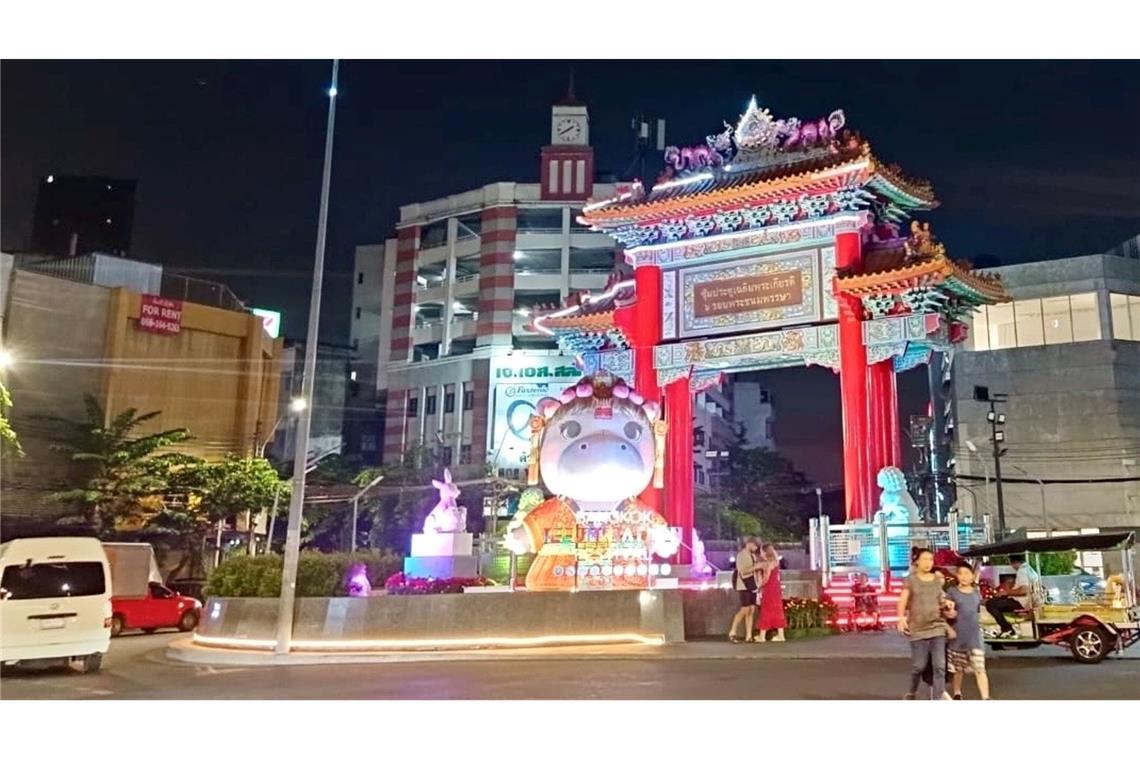 Ein Hippo-Mädchen als Kassenschlager: Das Phänomen Moo Deng Das "Bangkok Illumination Festival" hatte Moo Deng zum Maskottchen auserkoren und riesige Skulpturen aufgestellt.