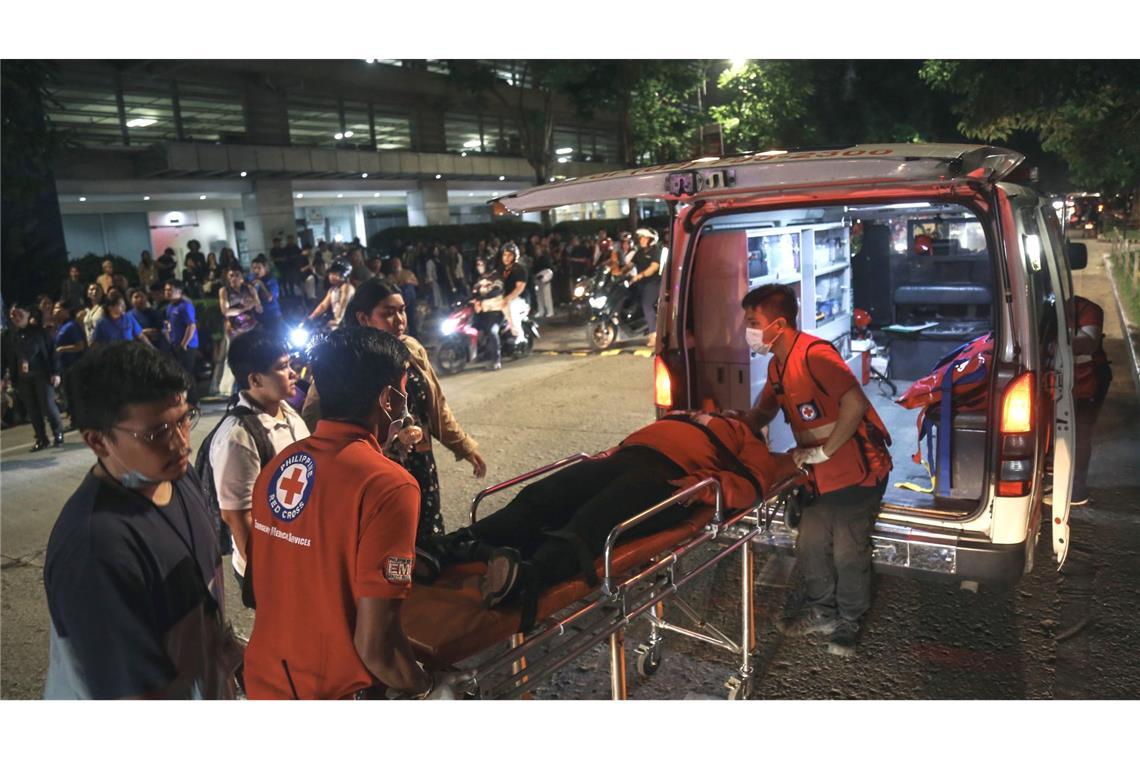 Heftiges Erdbeben auf den Philippinen: mindestens 69 Tote Das Beben hatte eine Stärke von 6,9.