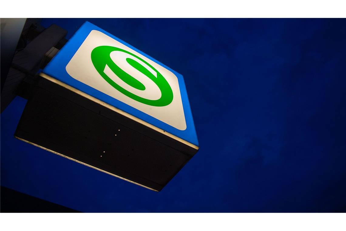 Das betroffene Gleis wurde vorübergehend gesperrt (Symbolbild).