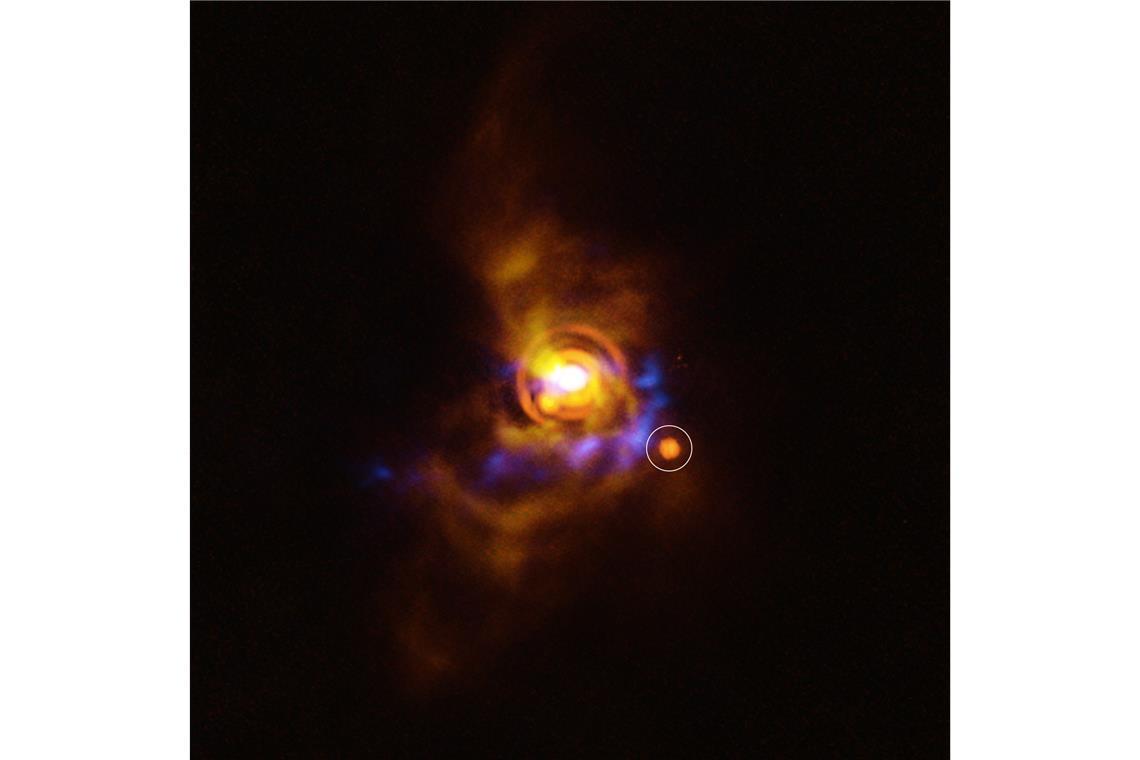 Das Bild zeigt einen möglichen Begleiter, der den jungen Stern V960 Mon umkreist. Das Objekt wurde mit dem Very Large Telescope (VLT) der ESO entdeckt.