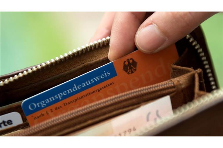 Das BIÖG empfiehlt Reisenden, im Urlaub einen Organspendeausweis in der Landessprache mitzuführen (Archivbild).