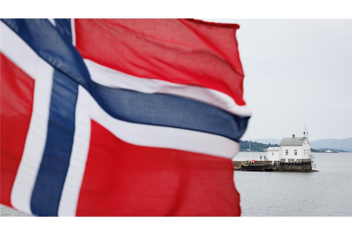 Deutsche kentern in Norwegen – mindestens ein Toter Das Boot kenterte etwa 180 Kilometer nördlich der Stadt Bergen in rauer See (Symbolbild).