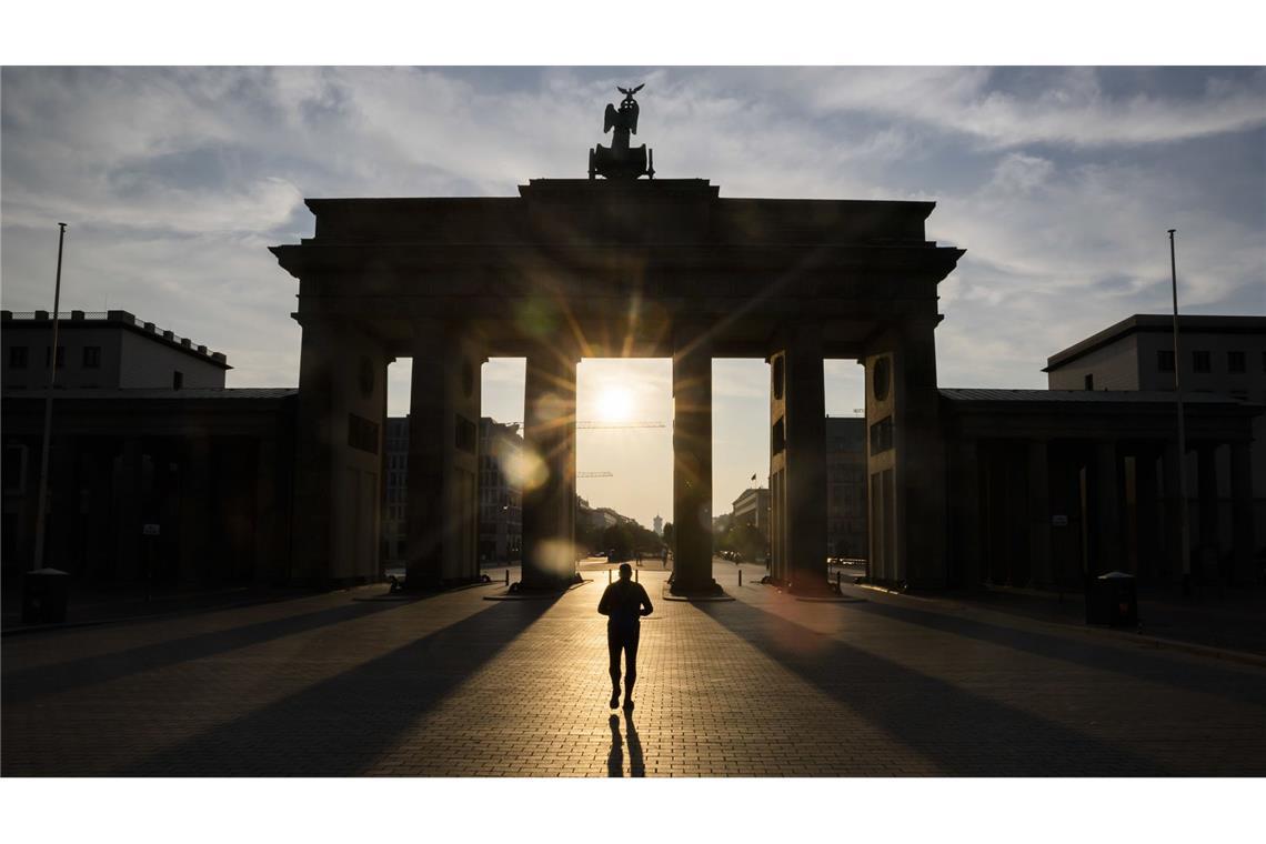 84-Jähriger fährt mit Auto durch gesperrtes Brandenburger Tor Das Brandenburger Tor in Berlin