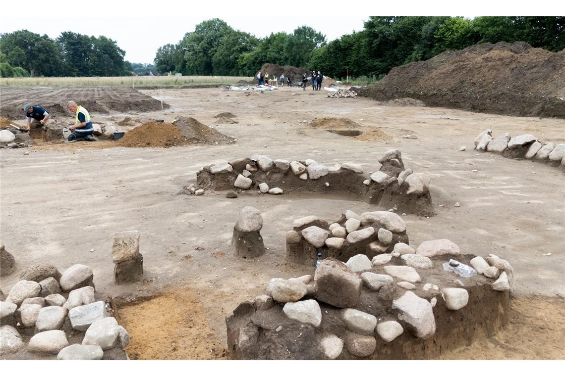 Das Bronzeschwert wurde in einem Block geborgen und nach Schleswig zur Restaurierung in das Archäologische Landesmuseum Schloss Gottorf gebracht.
