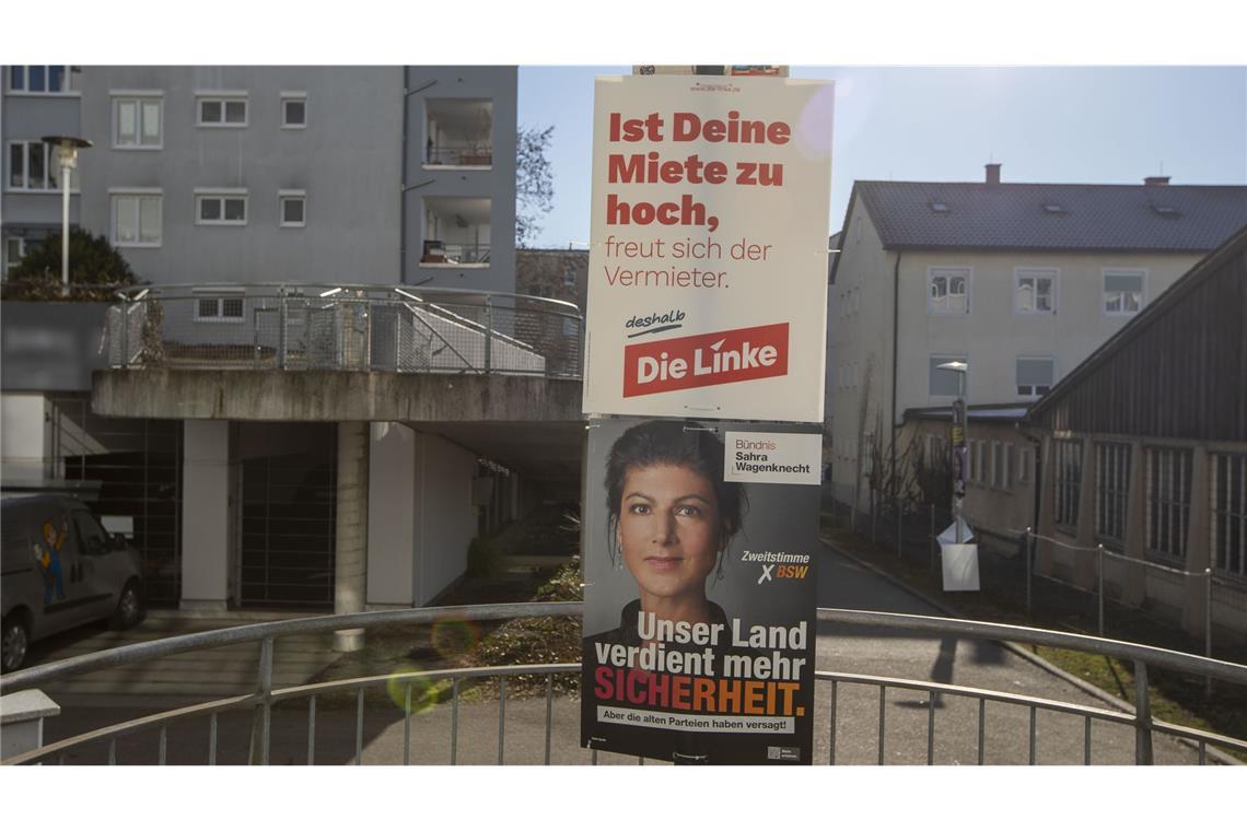 Was sagen die Wahlplakate über die Programme der Parteien? Das BSW will mehr Sicherheit: Es lehnt Rüstungsexporte in Kriegsgebiete ab, will den russischen Angriffskrieg mit Verhandlungen lösen und die Polizei besser ausstatten.