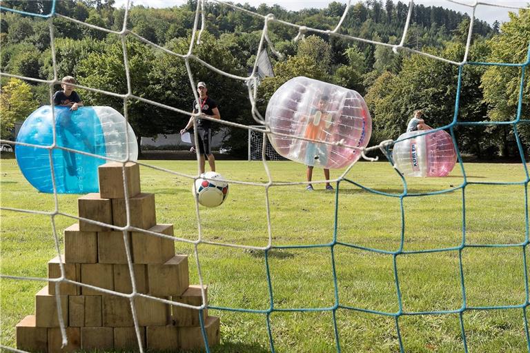 Das Bubble-Soccer hat sich zu einem echten Klassiker bei den „Vielfalt-Games“ entwickelt. Foto: Jörg Fiedler