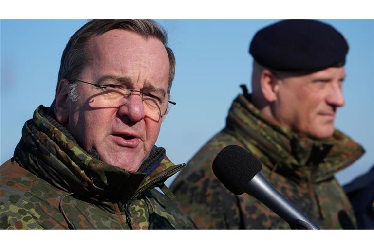 "Das Bündnis ist geschlossen, es ist handlungsfähig und handlungsbereit, es ist einsatzbereit und zugleich zeigt es, was die europäischen Partner innerhalb der Nato leisten", sagte Verteidigungsminister Boris Pistorius (SPD) als Beobachter der Übung.
