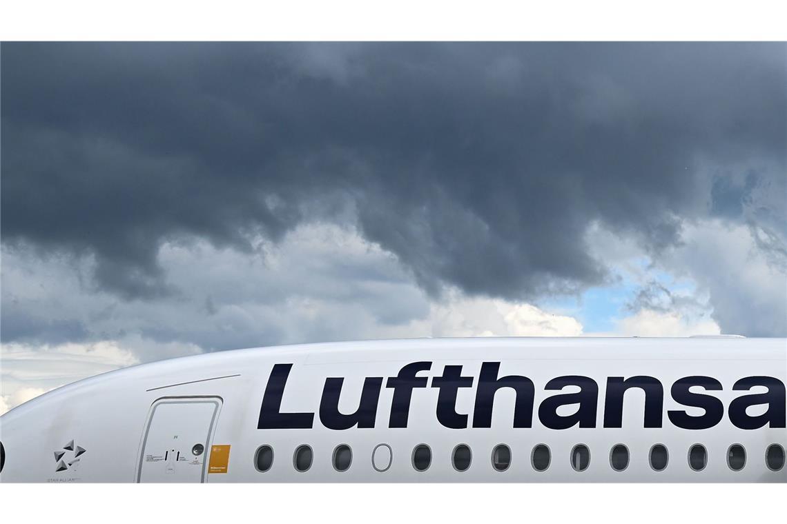 Das Bugfahrwerk einer Lufthansa-Maschine knickte am Frankfurter Flughafen ein. (Symbolbild)