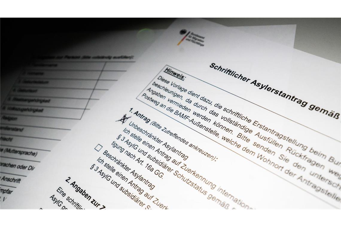 8,7 Monate – Asylverfahren dauern so lange wie seit 2017 nicht mehr Das Bundesamt für Migration und Flüchtlinge kommt bei der Bearbeitung von Asylanträgen kaum hinterher.