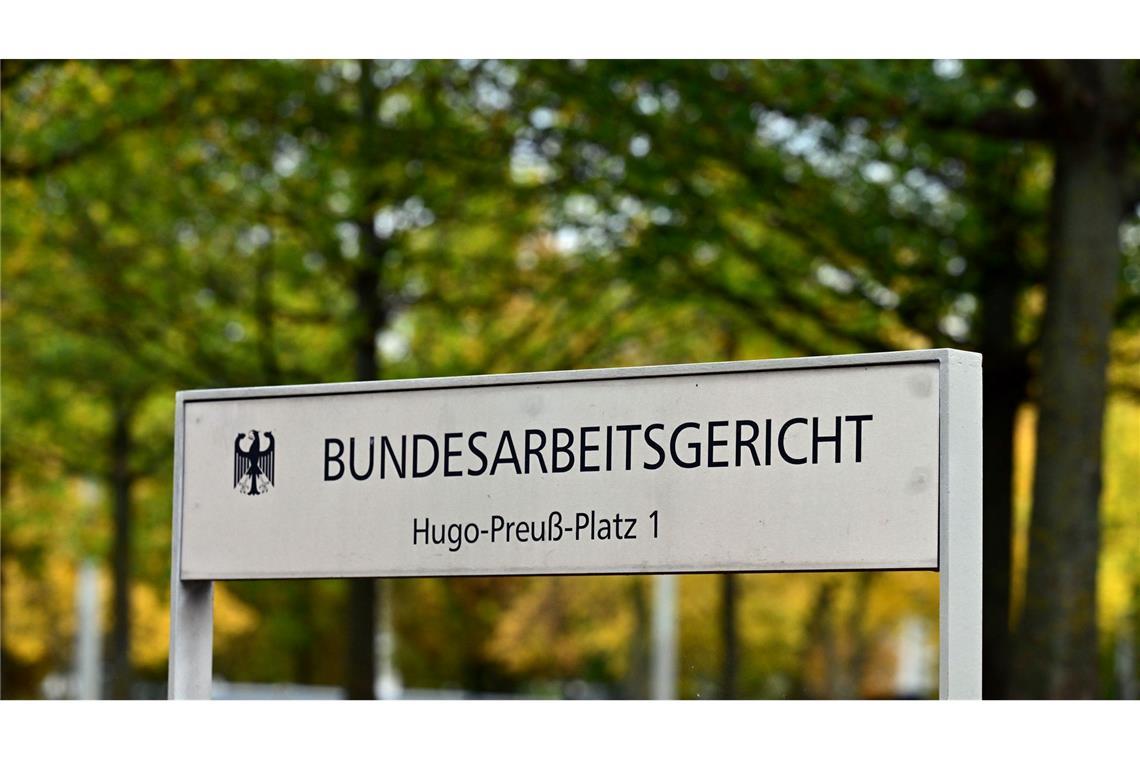Vergleich mit Spitzenverdiener? - Urteil stärkt Frauenrechte Das Bundesarbeitsgericht stärkt die Rechte von Frauen bei Streit um die gleiche Bezahlung wie Männer (Illustration)