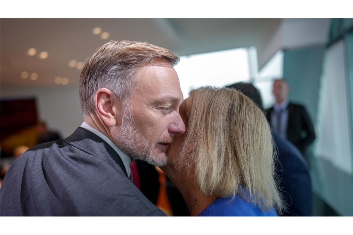 Kabinett beschließt deutschen Rahmen für EU-Asylreform Das Bundeskabinett hat in seiner Sitzung mehr als zwei Dutzend Gesetzentwürfe beschlossen.