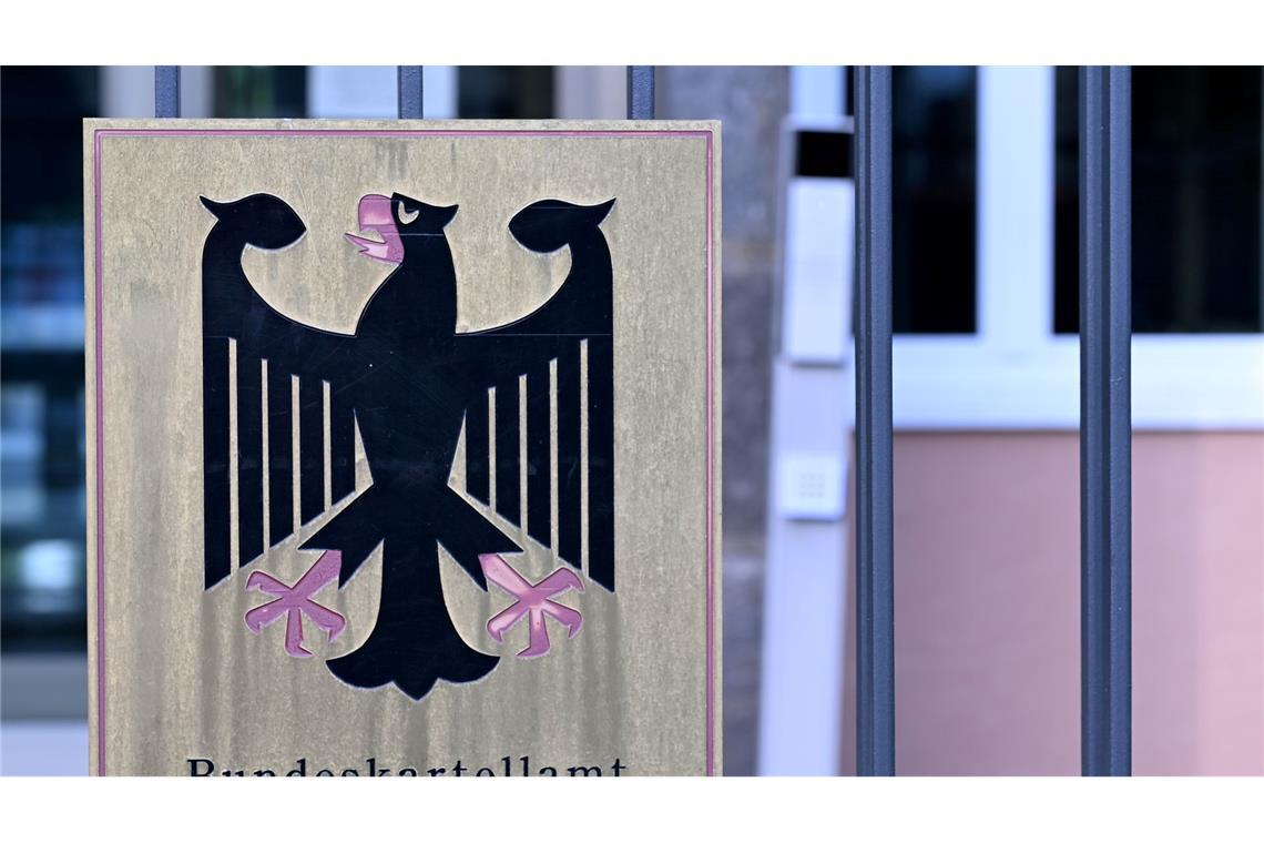 Teurer Osten, billiger Westen: Tankpreise unterscheiden sich Das Bundeskartellamt hat die Preisänderungen der rund 15.000 Tankstellen in Deutschland im Blick. (Archivbild)
