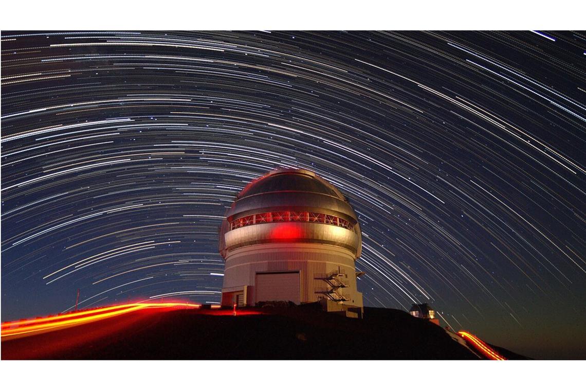 Dunkle Energie ist weniger konstant als bisher angenommen Das Dark Energy Spectroscopic Instrument (kurz: DESI) ist ein wissenschaftliches Forschungsinstrument, das am Kitt Peak National Observatory im US-Bundesstaat Arizona errichtet wurde. Es dient der Durchführung spektrografischer astronomischer Durchmusterung weit entfernter Galaxien.