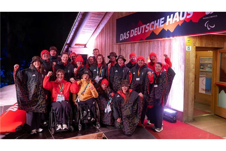 Das deutsche Alpin-Team vor der Eröffnungsfeier am Deutschen Haus.