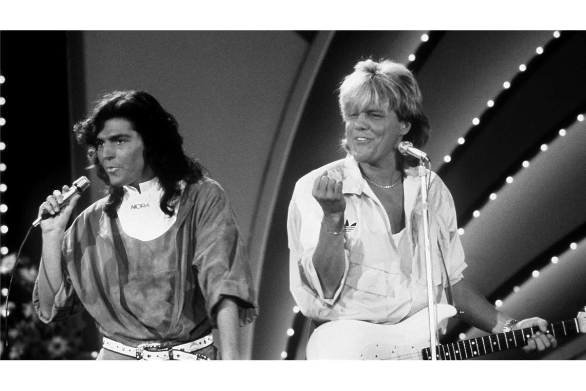 Das deutsche Pop-Duo Modern Talking mit Thomas Anders (links) und Dieter Bohlen bei einem Auftritt im Oktober 1985.