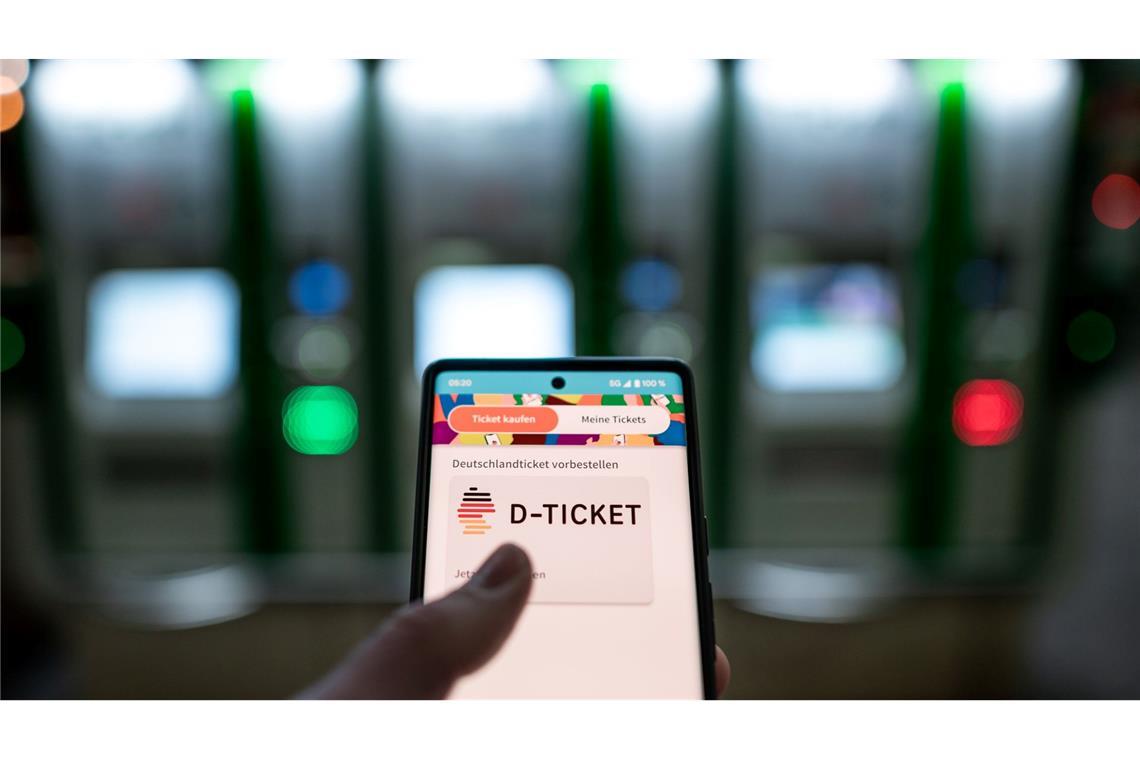 Das Deutschlandticket kostet seit Januar 63 Euro monatlich. (Symbolbild)