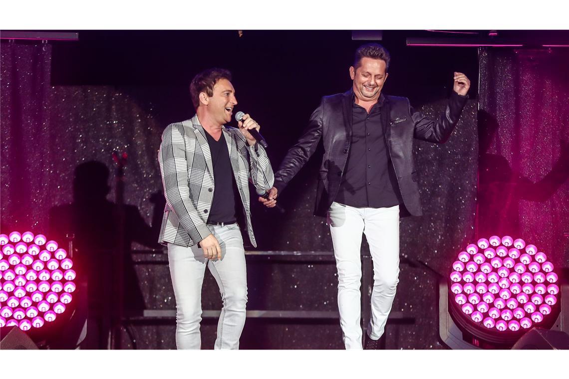 Schlager-Duo gewinnt Charts-Duell gegen Selena Gomez Das Duo Fantasy ist an der Charts-Spitze.