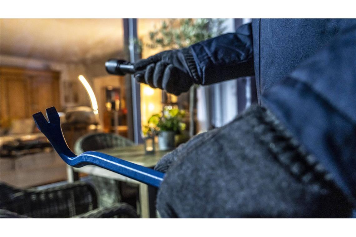 Das Duo hatte es  auf reiche Ruheständler abgesehen (Symbolbild).