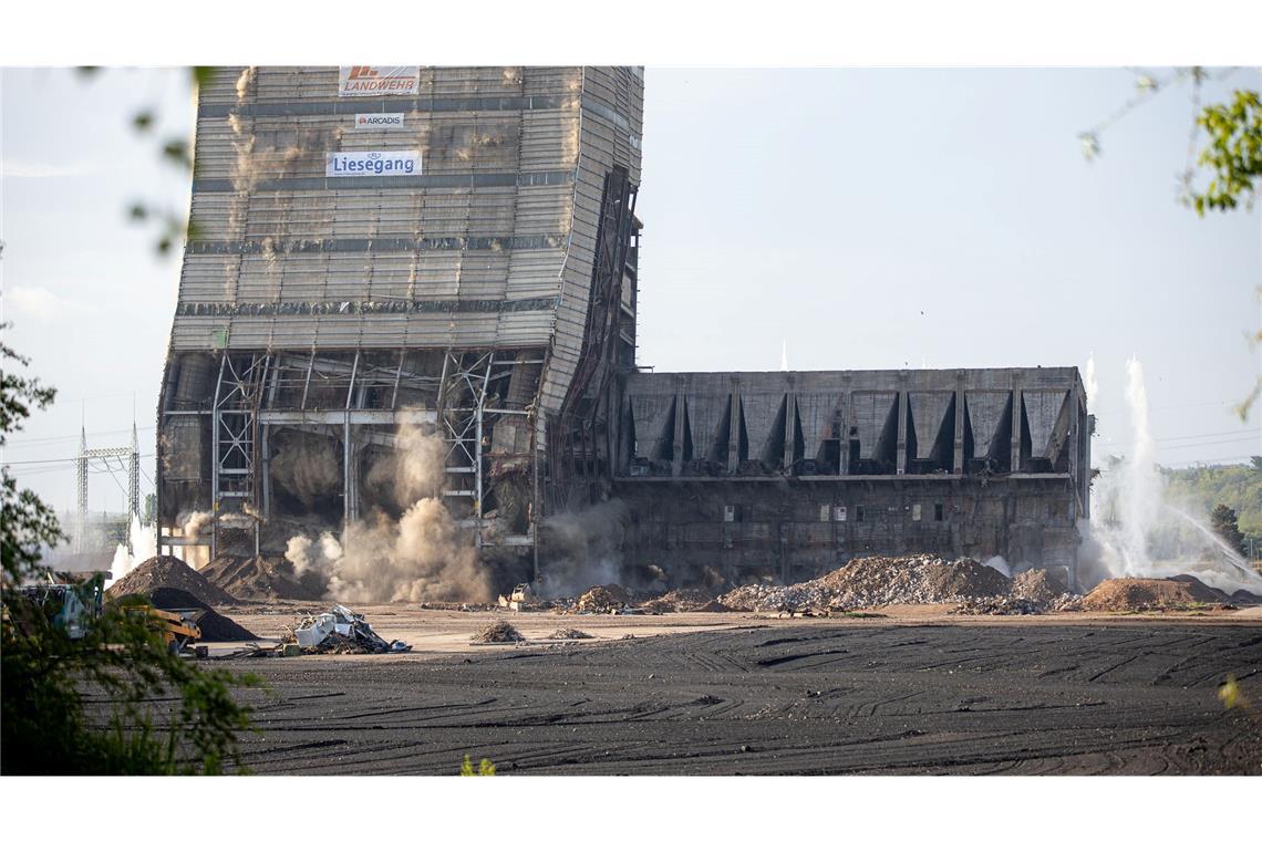 Letzte Bauten auf Kraftwerksgelände im Saarland gesprengt Das ehemalige Kraftwerk wird seit Anfang 2023 rückgebaut. Es war Ende 2017 endgültig stillgelegt worden.