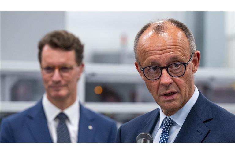 Das Ergebnis der CDU in NRW liegt über dem Bundestrend – doch das ist wohl kein Erfolg von Kanzler Friedrich Merz (re.).