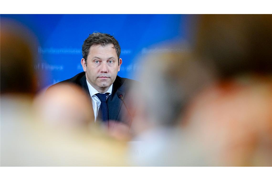 Steuerschätzung verschärft Haushaltssorgen bis 2029 Das Ergebnis der Steuerschätzer sei weitgehend so, wie es während der Koalitionsverhandlungen schon erwartet wurde, sagte der Finanzminister.