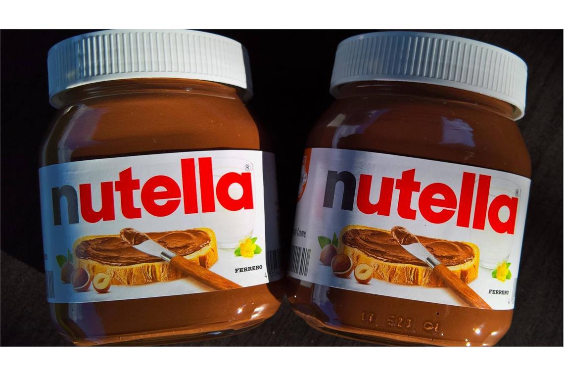 Zuckersüße Kalorienbombe: Infos rund um Nutella Das erste Glas Nutella lief am 20. April 1964 in einem damals noch verhältnismäßig kleinen Familienbetrieb namens Ferrero in Alba vom Band, einem Städtchen im Piemont.