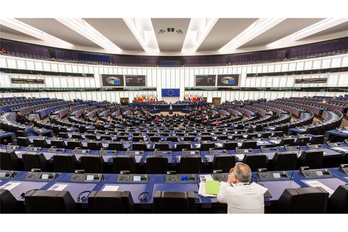 EU-Parlament testet neue Regel gegen leere Stühle im Plenum Das Europaparlament erprobt neue Regeln gegen Abwesenheit von Abgeordneten. (Archivbild)