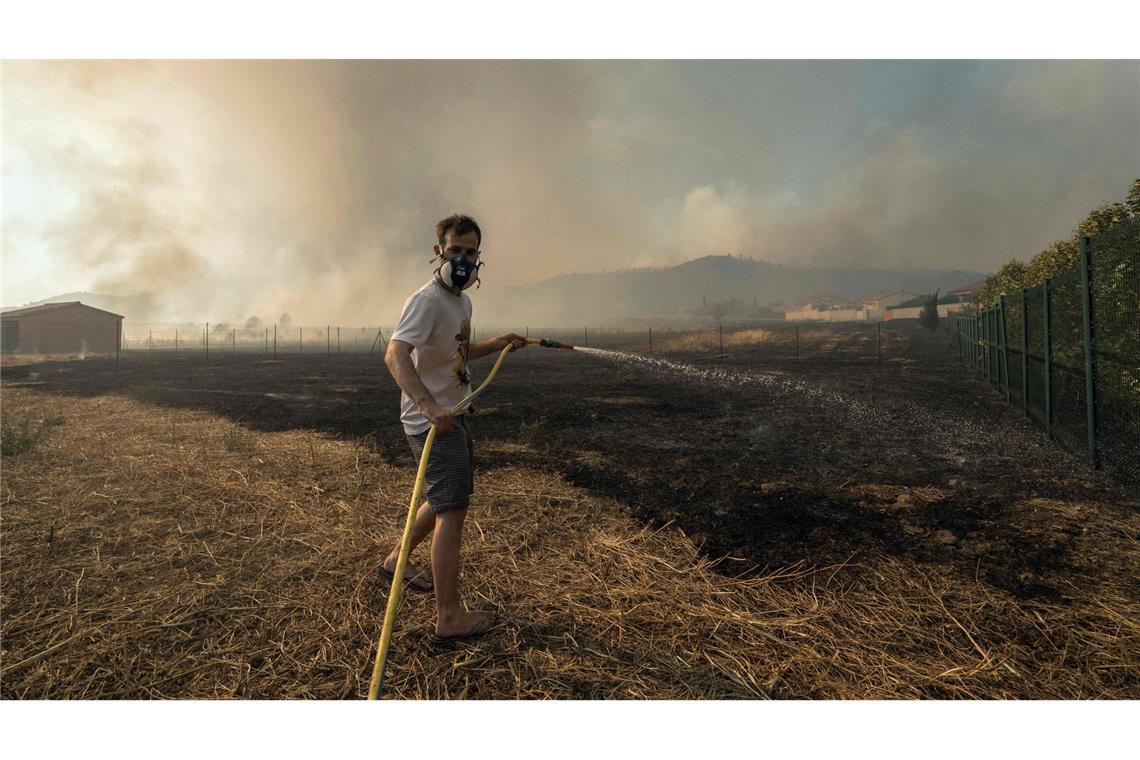 Großer Vegetationsbrand wütet in Südfrankreich Das Feuer in Südfrankreich breitete sich rapide aus.