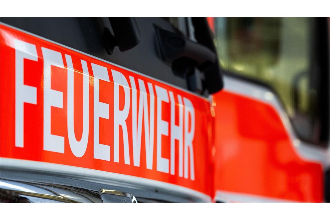 Feuer in Entsorgungsbetrieb – Elektroschrott entzündet Das Feuer konnte gelöscht werden. (Symbolbild)