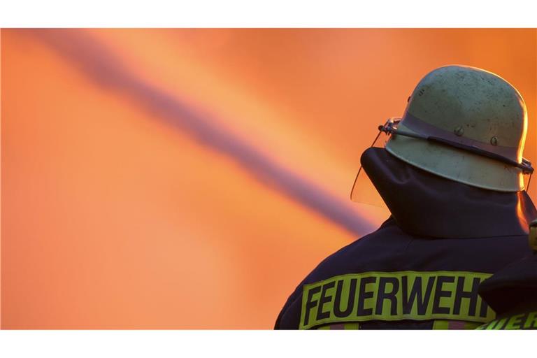 Das Feuer war aus noch ungeklärter Ursache am Mittwochabend ausgebrochen (Symbolbild).