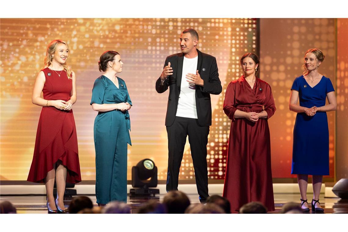 Trotz männlicher Konkurrenz: Anna Zenz ist 77. Weinkönigin Das Finale war ein spannendes Kopf-an-Kopf-Rennen.