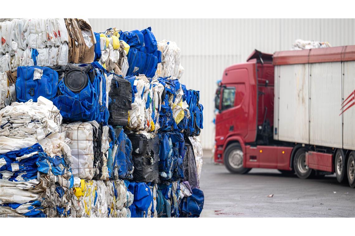 Das Firmengelände im Bereich Industriehäfen.