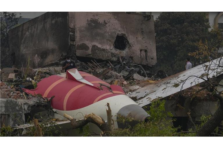 Das Flugzeug mit 242 Menschen an Bord war am 12. Juni in ein Wohngebiet gestürzt und in Flammen aufgegangen.