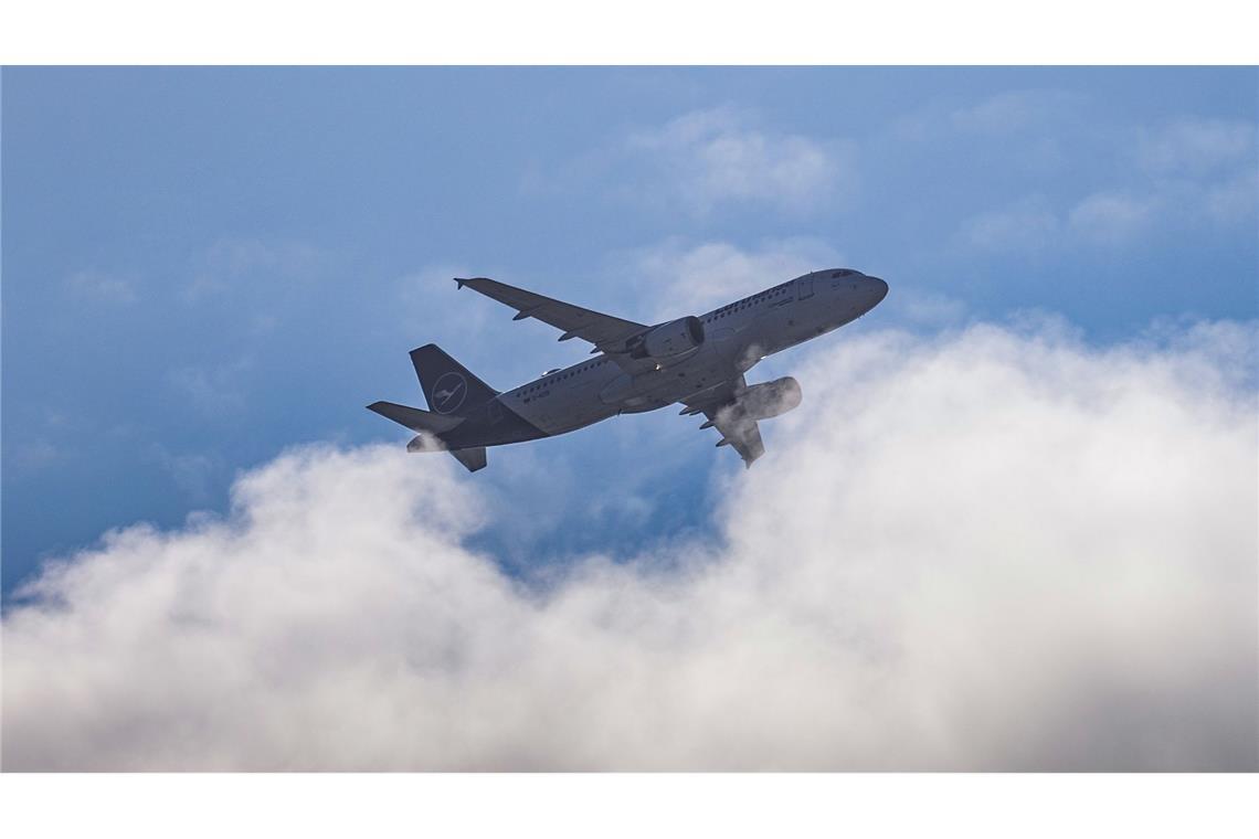 Bombendrohung: Lufthansa-Flugzeug kehrt nach Frankfurt zurück