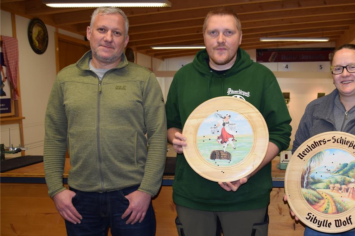 Glückstreffer ist schwierig zu erzielen Das Foto der Sieger (von links): Dritter und Zweiter Ritter Jürgen Oker, Sieger Manuel Biederer, Sibylle Wolf (Siegerin 2020) und Zweiter und Erster Ritter Jannik Bitsch. Foto: Elisabeth Klaper