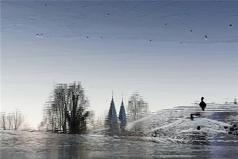Das Fotoprojekt (I): Spiel mit Licht und Spiegelung – Eindrücke vom Murrhardter Feuersee in Wintertagen. Foto: privat